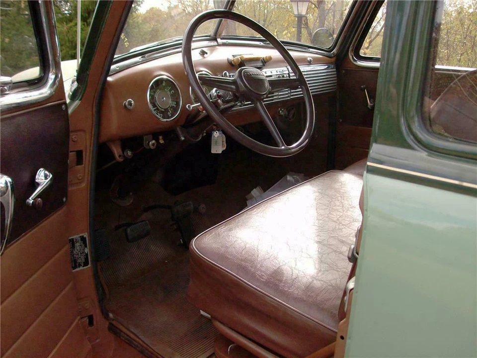 1952 Chevrolet Suburban 3rd Gen - Image 4 of 5