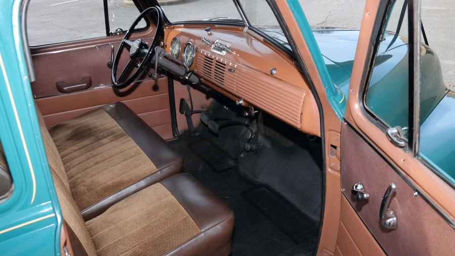 1952 Chevrolet Suburban 3rd Gen - Image 5 of 12