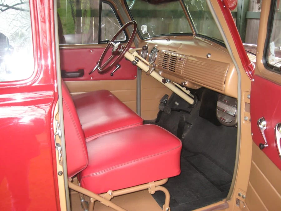1952 Chevrolet Suburban 3rd Gen - Image 4 of 8