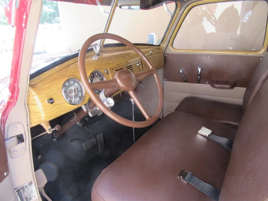1952 Chevrolet Suburban 3rd Gen - Image 4 of 10