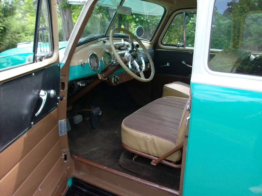 1952 Chevrolet Suburban 3rd Gen - Image 4 of 10
