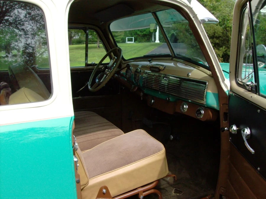 1952 Chevrolet Suburban 3rd Gen - Image 5 of 10