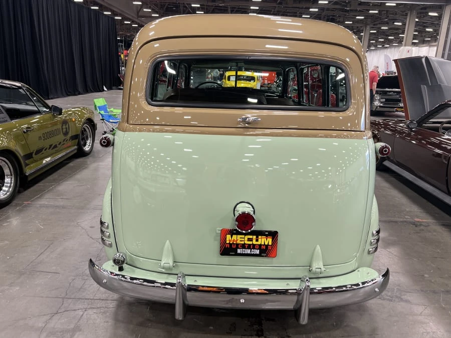 1952 Chevrolet Suburban 3rd Gen - Image 4 of 11