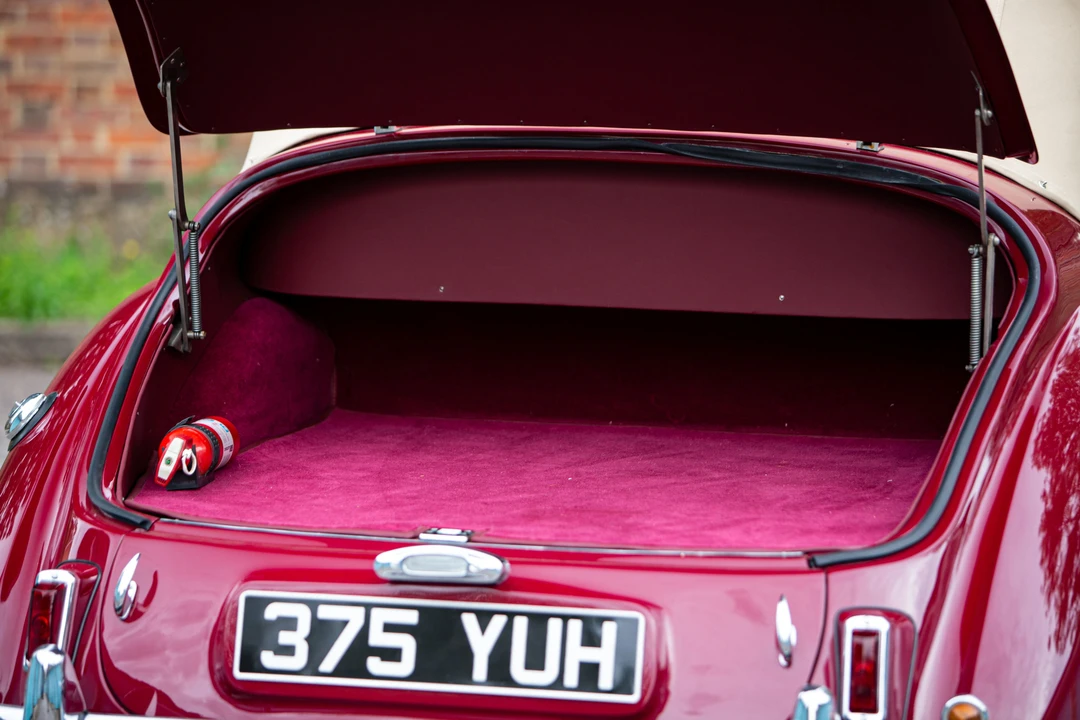 1952 Daimler - Image 5 of 31