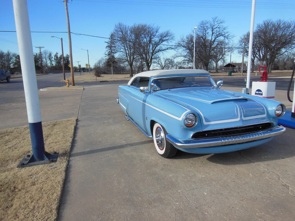 1952 Ford Crestline - Image 2 of 31