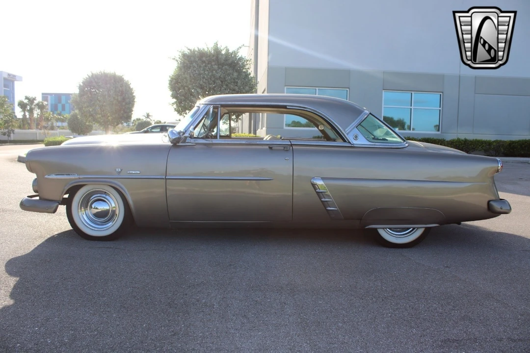 1952 Ford Crestline - Image 4 of 12