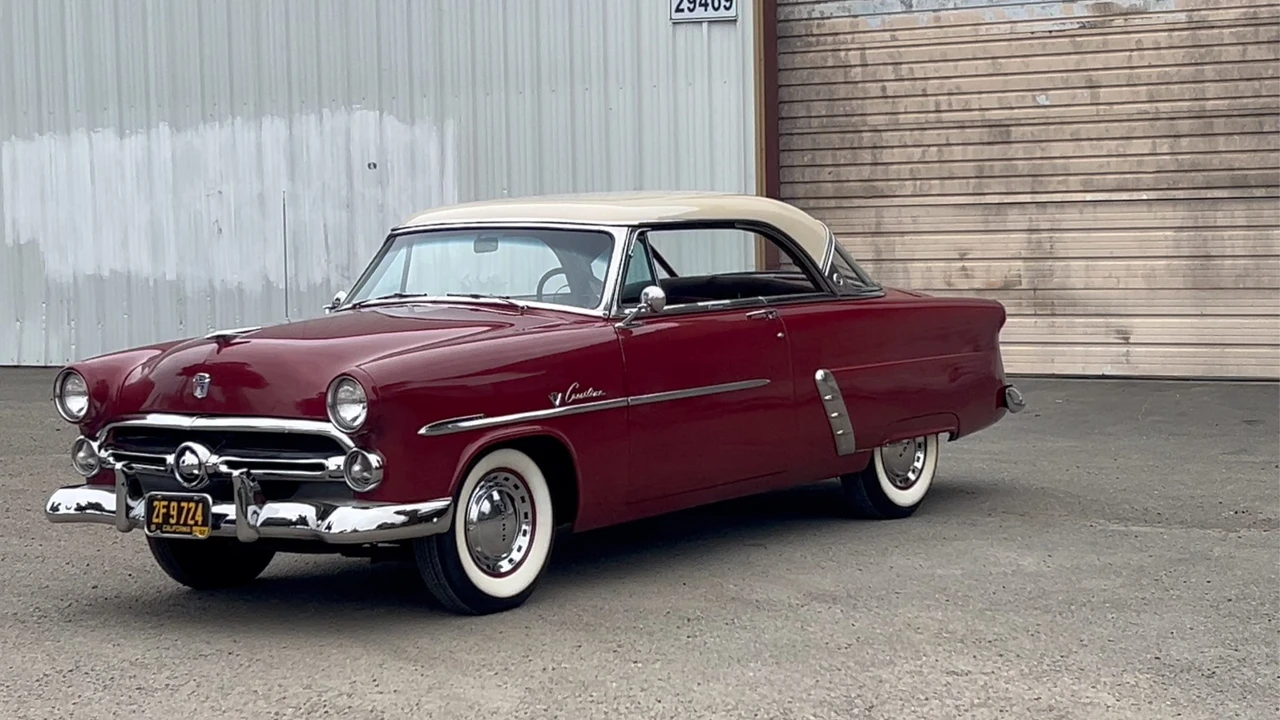 1952 Ford Crestline - Image 2 of 31
