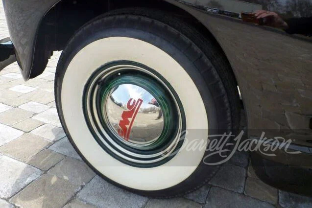 1952 GMC Carryall Suburban 3rd Gen - Image 4 of 16