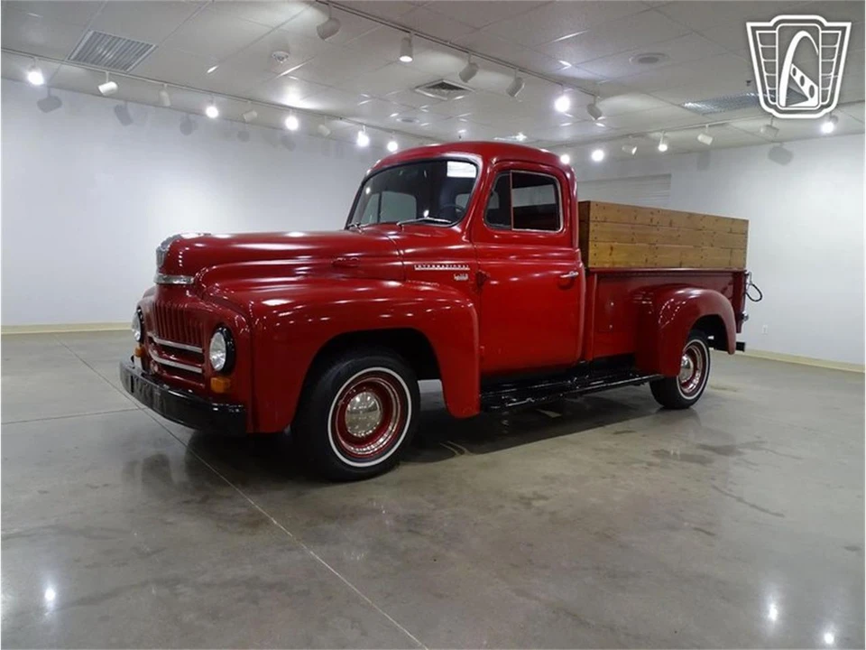 1952 International - Image 19 of 31