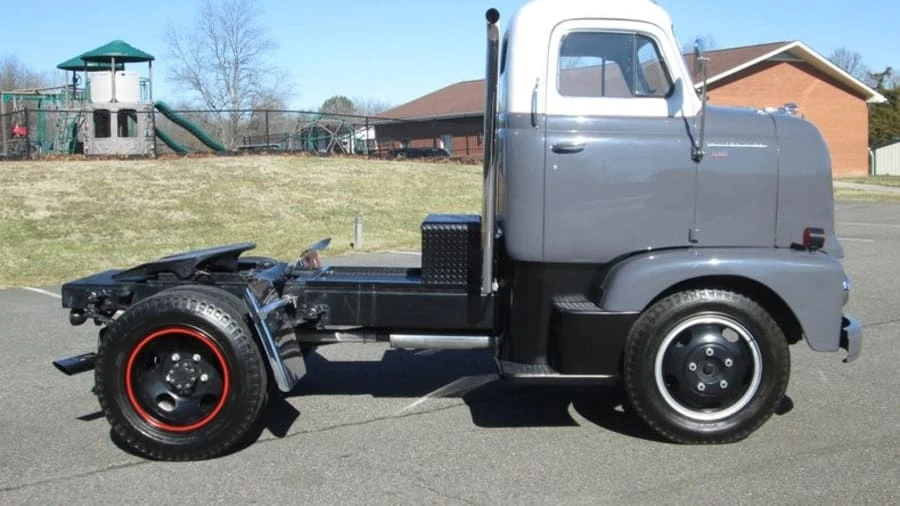 1952 International - Image 2 of 11
