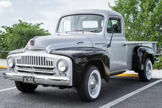 1952 International Harvester L-122