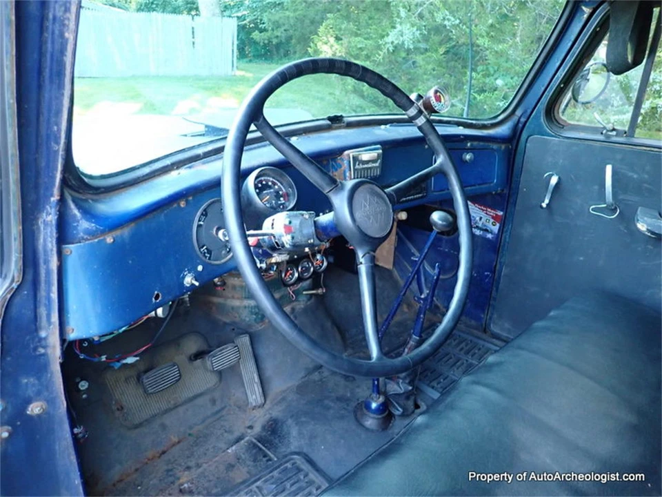 1952 International - Image 14 of 24