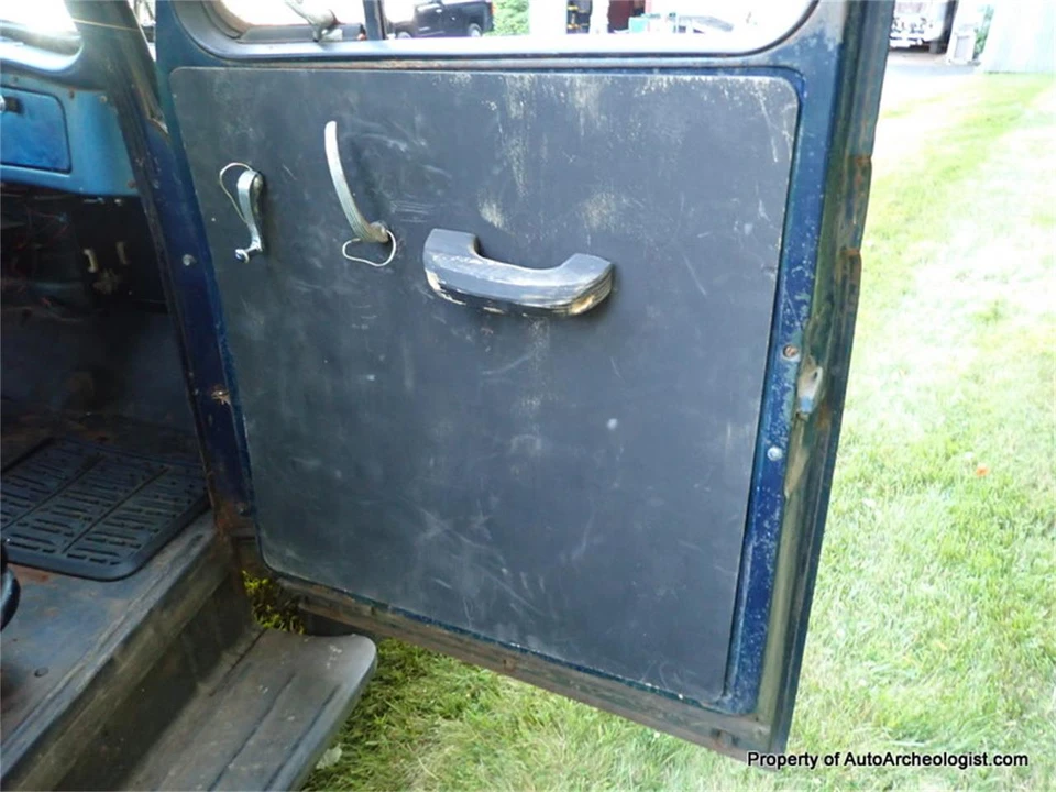 1952 International - Image 16 of 24