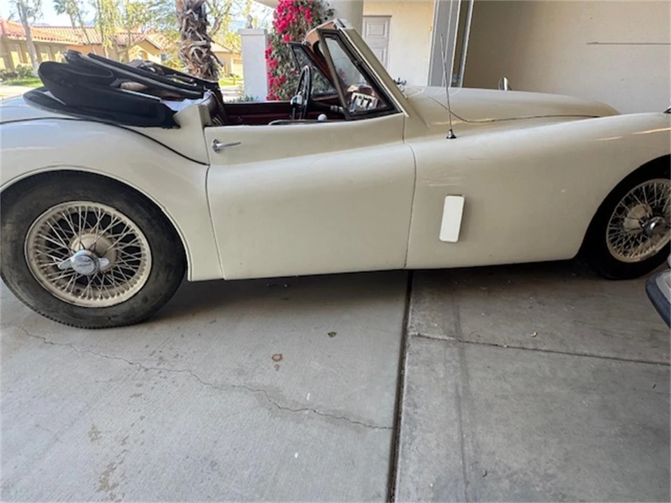 1952 Jaguar XK120 - Image 9 of 9