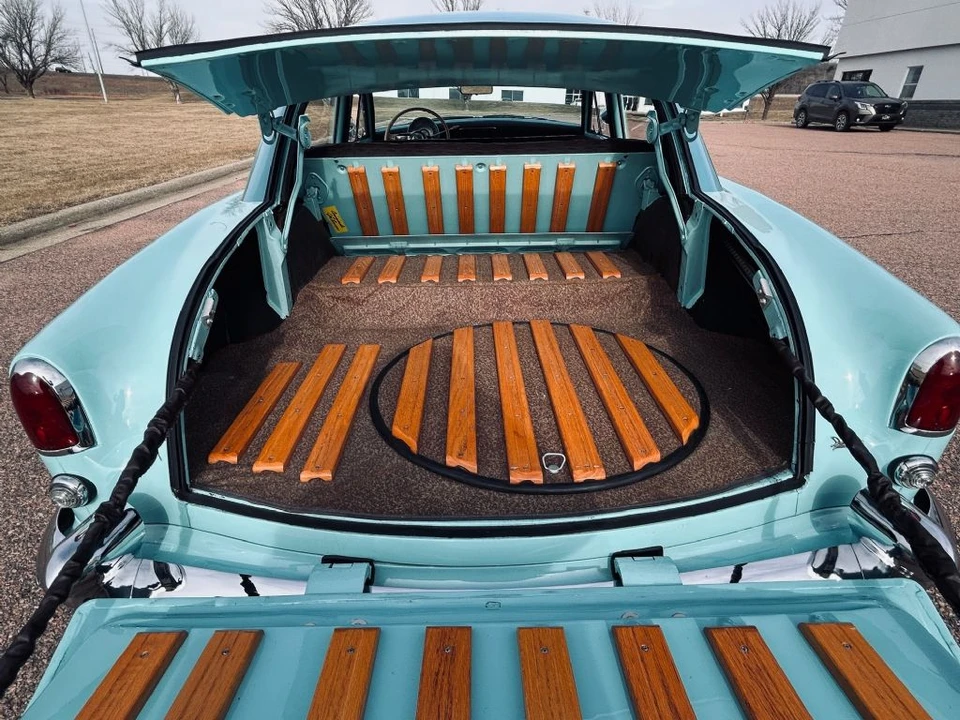 1952 Kaiser - Image 28 of 31