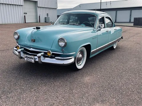 1952 Kaiser Traveler