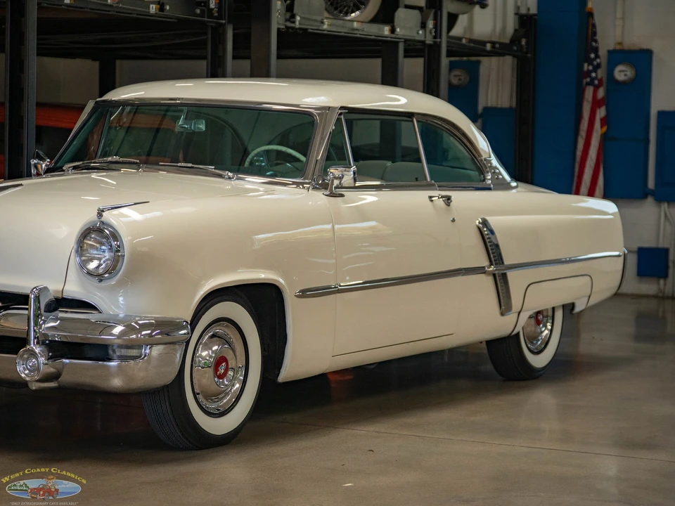 1952 Lincoln Cosmopolitan - Image 10 of 21
