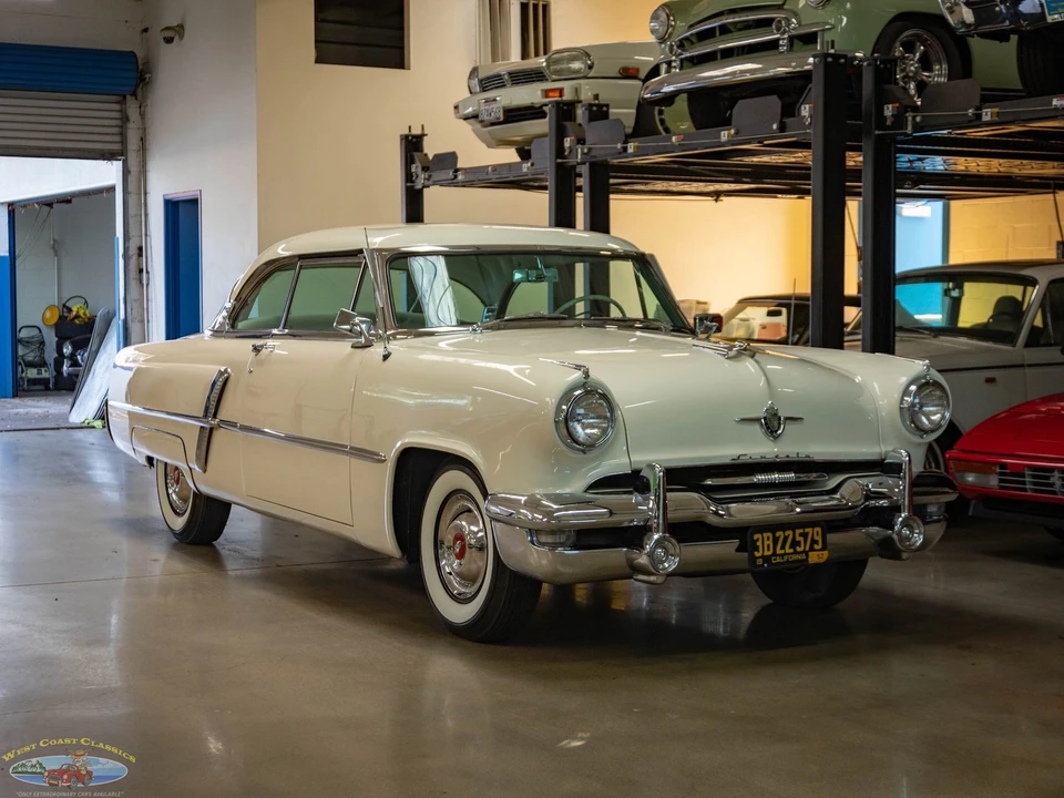 1952 Lincoln Cosmopolitan - Image 11 of 21
