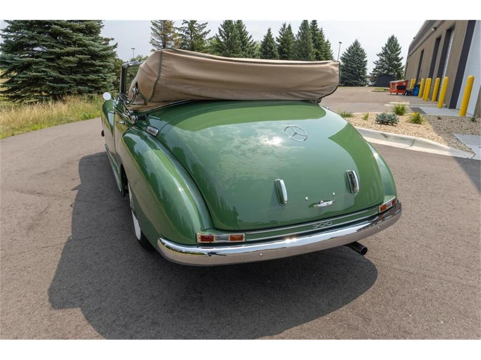 1952 Mercedes-Benz W186 & W189 Adenauer - Image 4 of 4