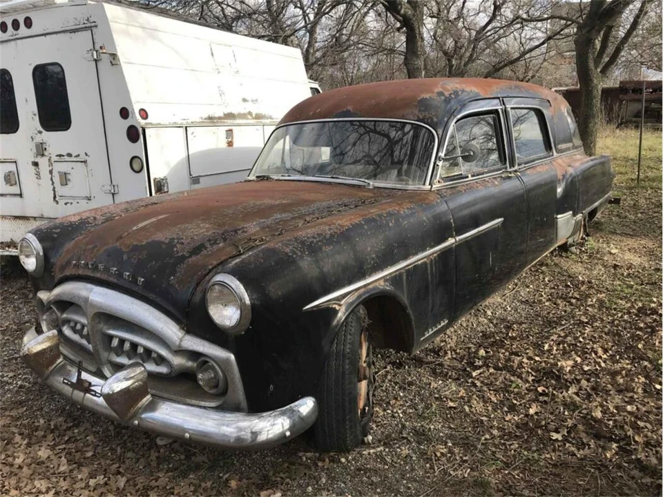 1952 Packard - Image 2 of 16