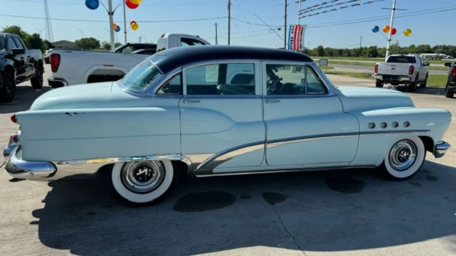 1953 Buick Roadmaster - Image 2 of 11