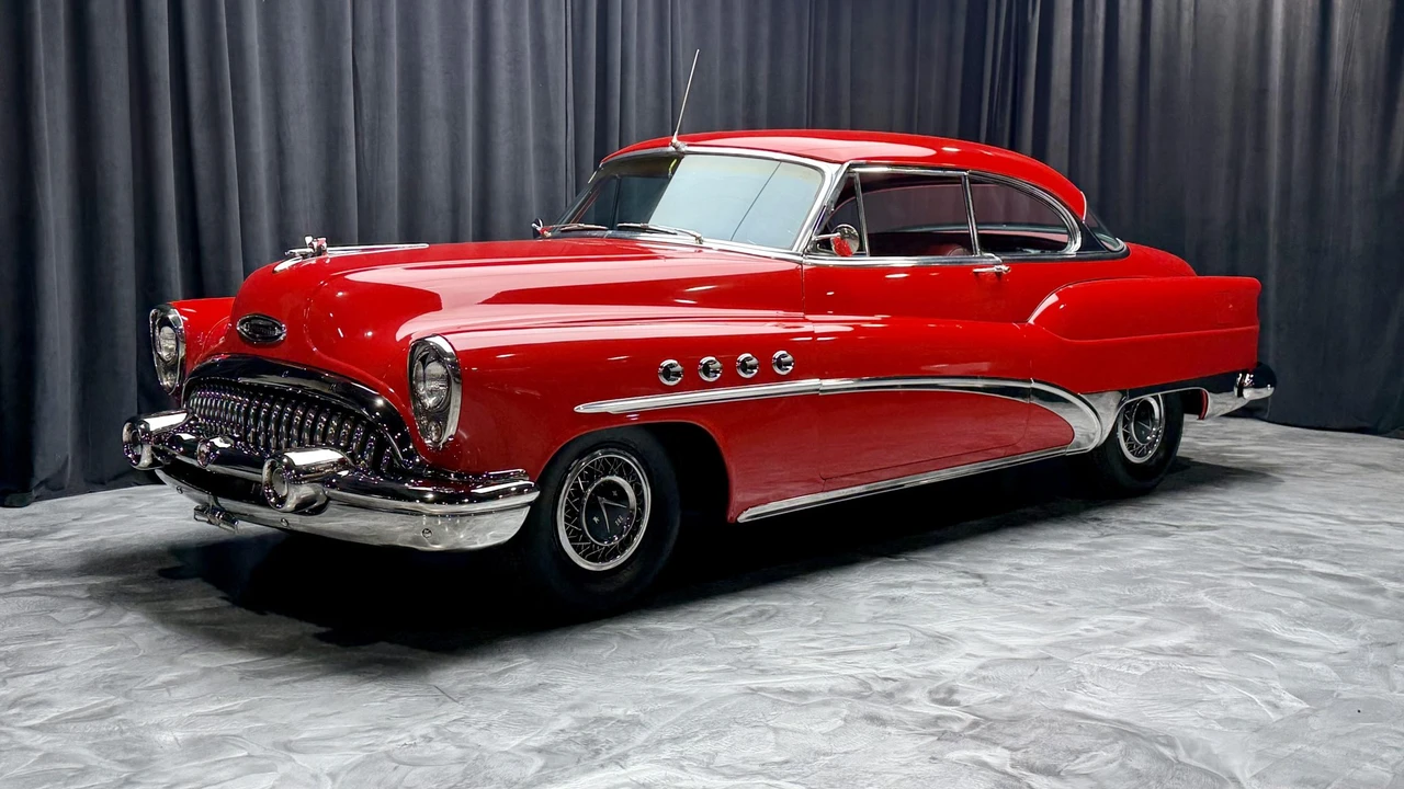 1953 Buick Roadmaster - Image 2 of 31