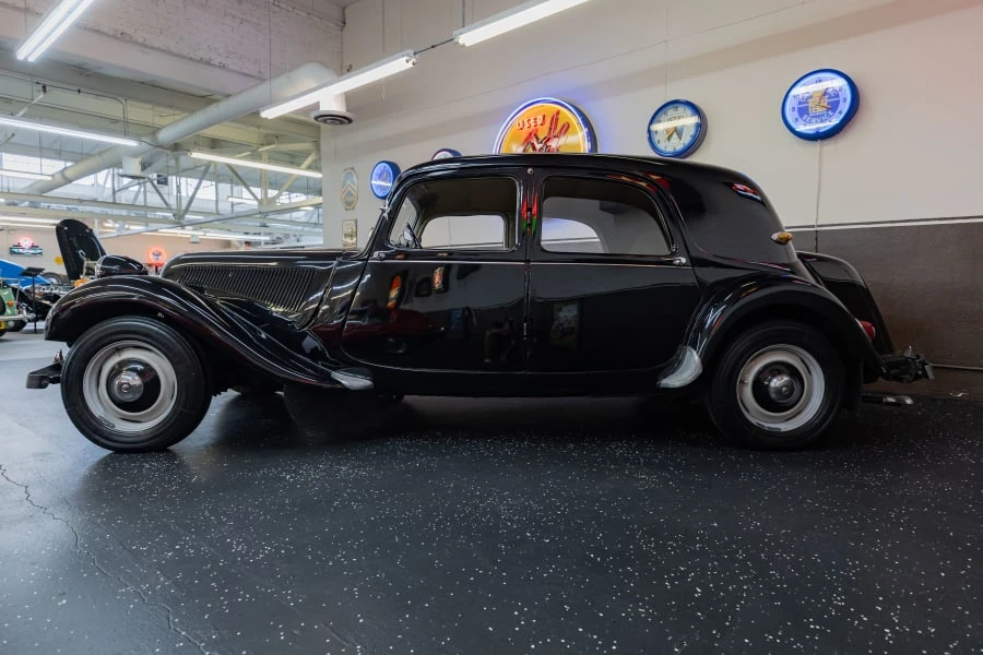1953 Citroen Traction Avant - Image 2 of 31