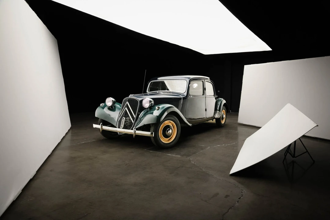 1953 Citroen Traction Avant - Image 2 of 31