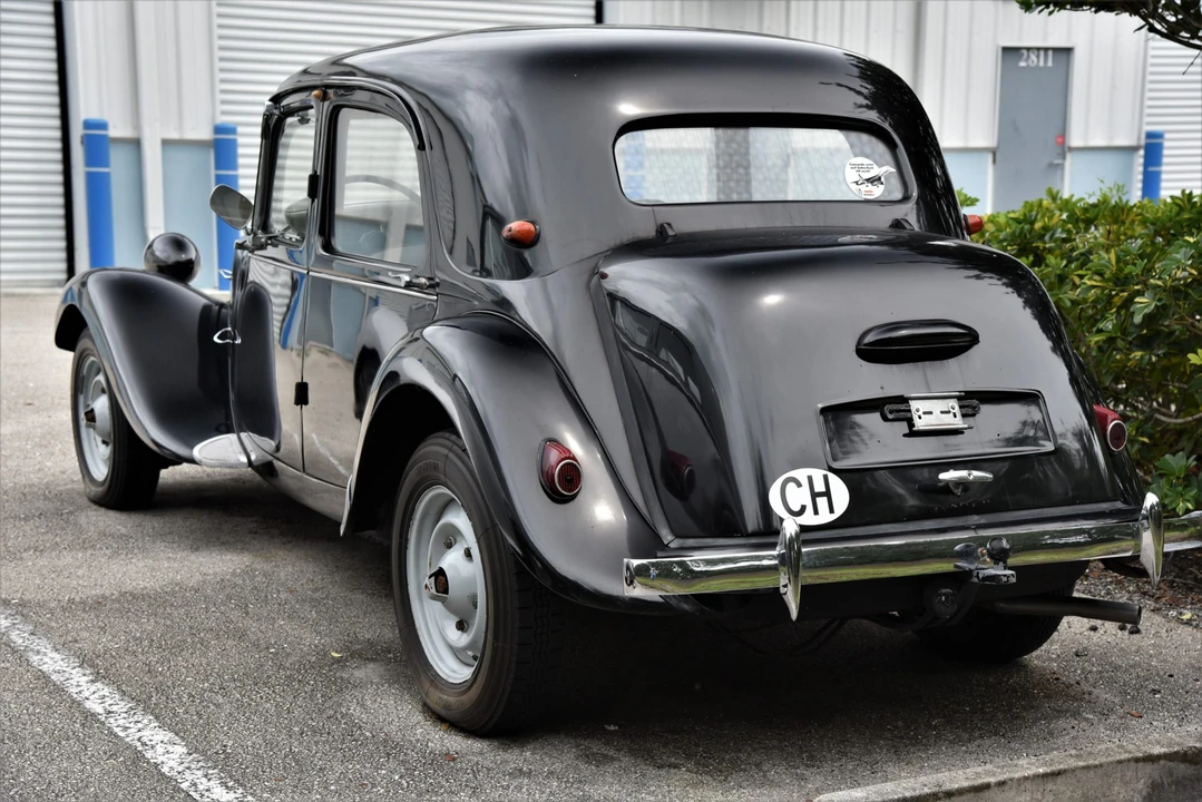 1953 Citroen Traction Avant - Image 2 of 31