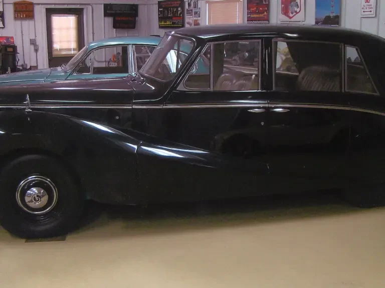 1953 Daimler - Image 2 of 2