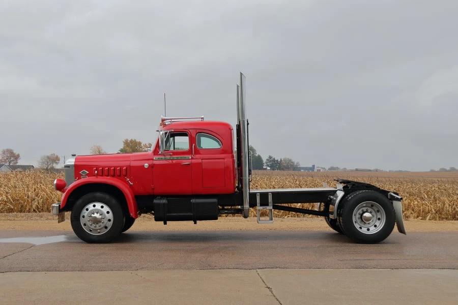 1953 Diamond T - Image 2 of 31
