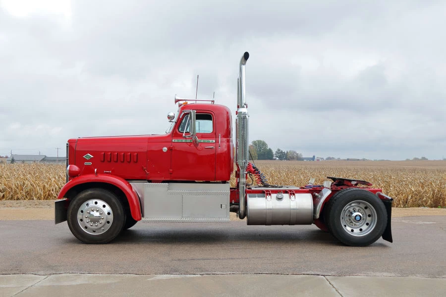 1953 Diamond T - Image 2 of 31