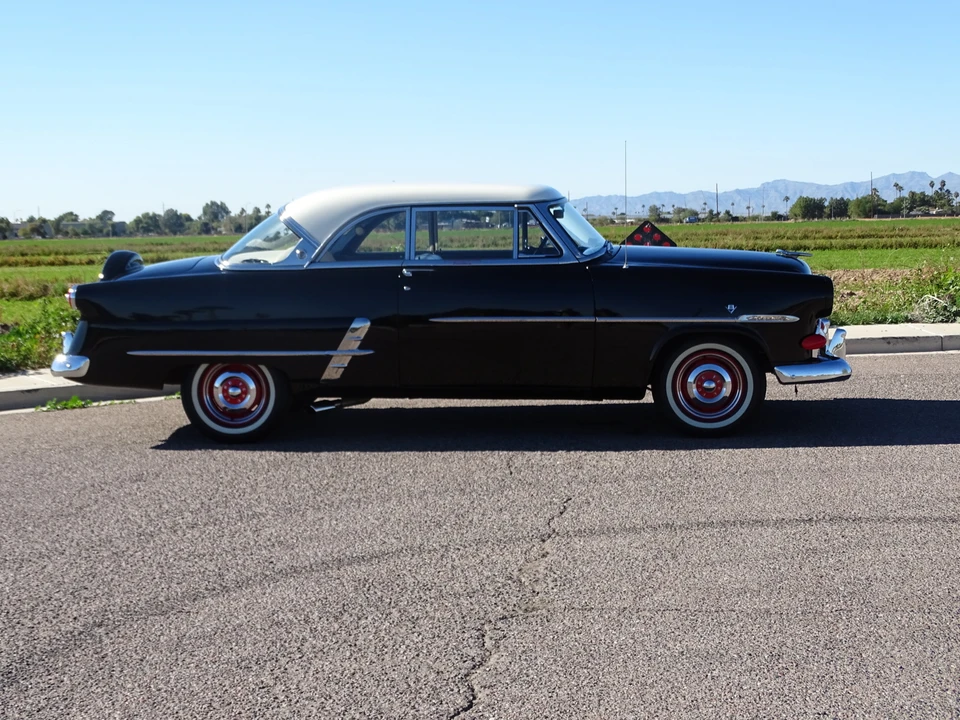 1953 Ford Crestline - Image 9 of 31