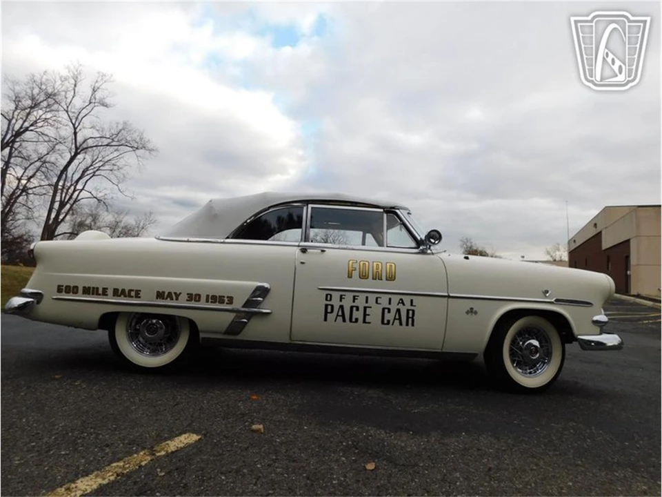 1953 Ford Crestline - Image 22 of 31