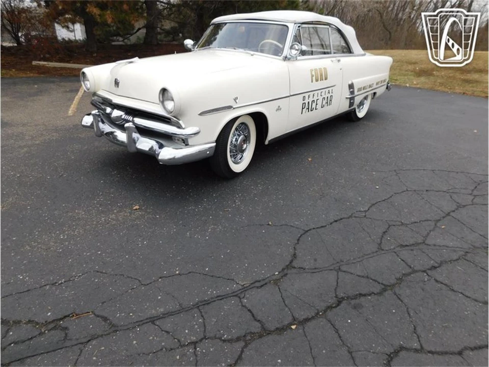 1953 Ford Crestline - Image 2 of 31