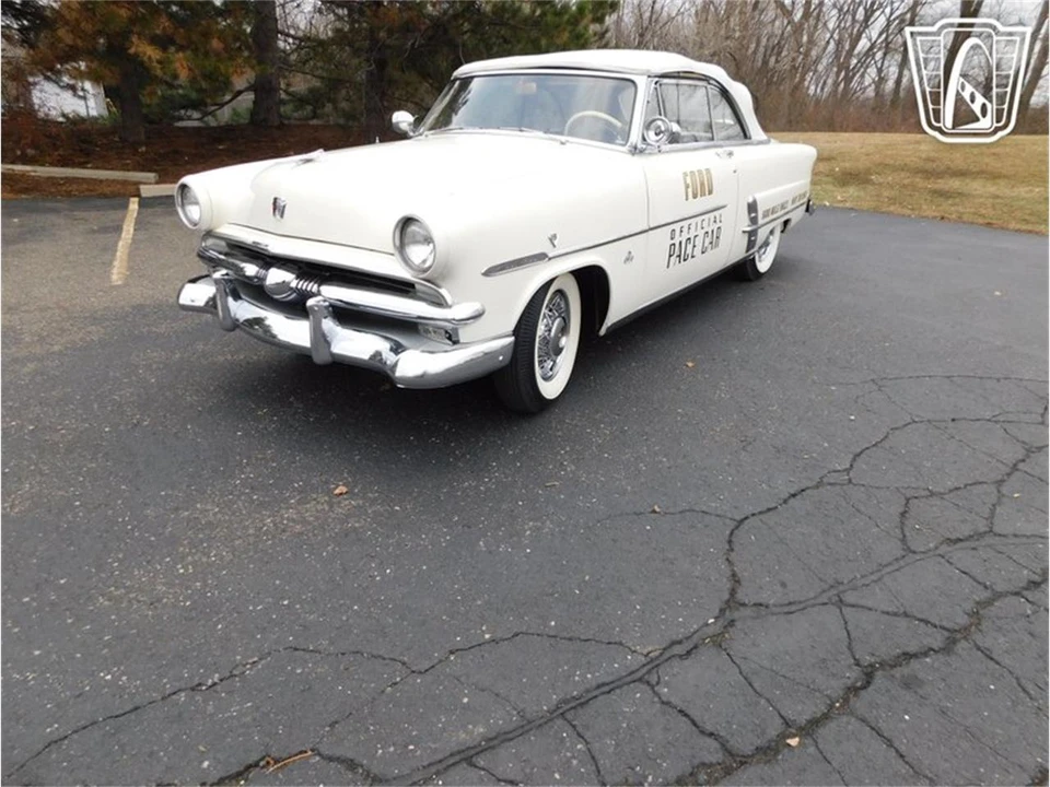 1953 Ford Crestline - Image 3 of 31
