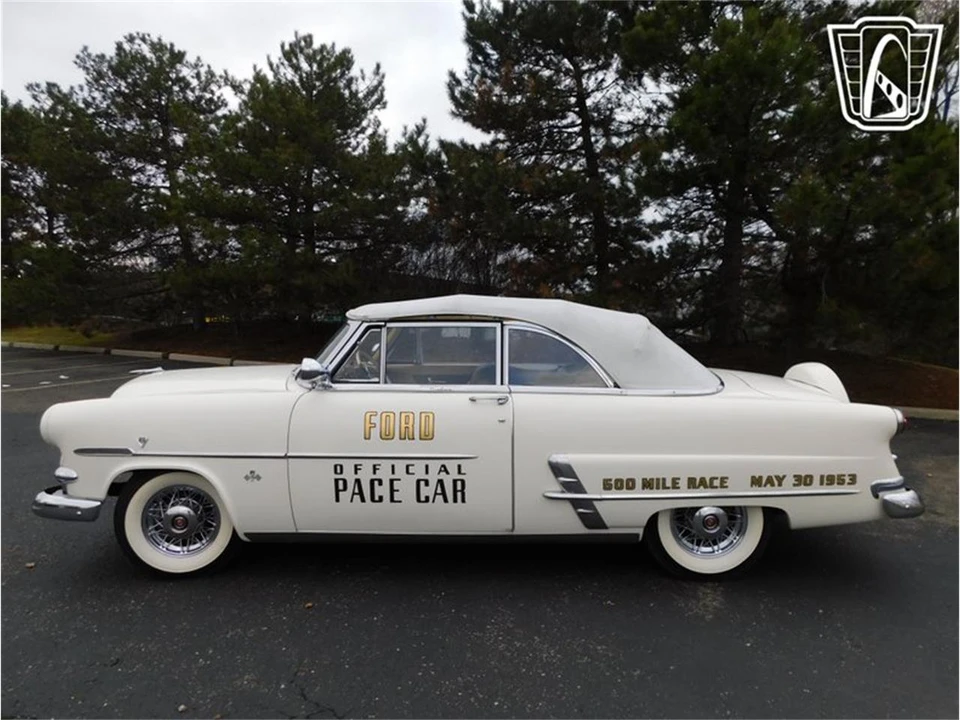 1953 Ford Crestline - Image 8 of 31