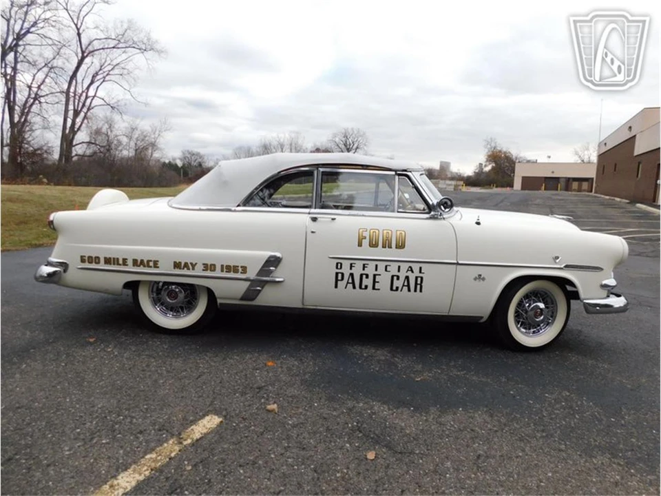 1953 Ford Crestline - Image 23 of 31
