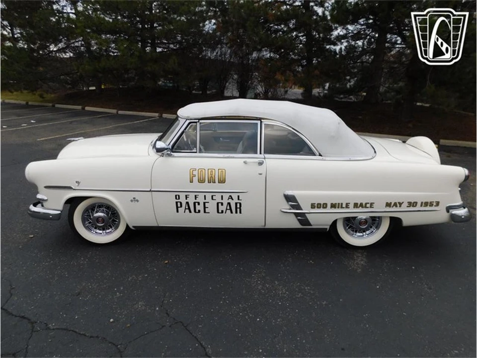 1953 Ford Crestline - Image 9 of 31