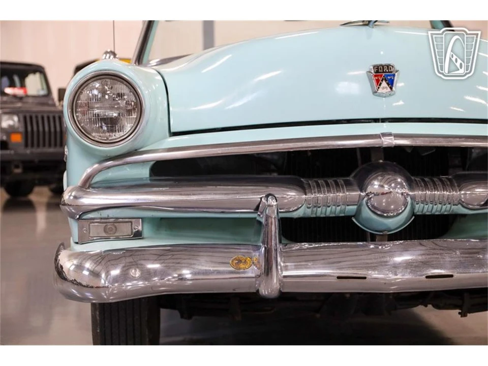 1953 Ford Crestline - Image 8 of 31