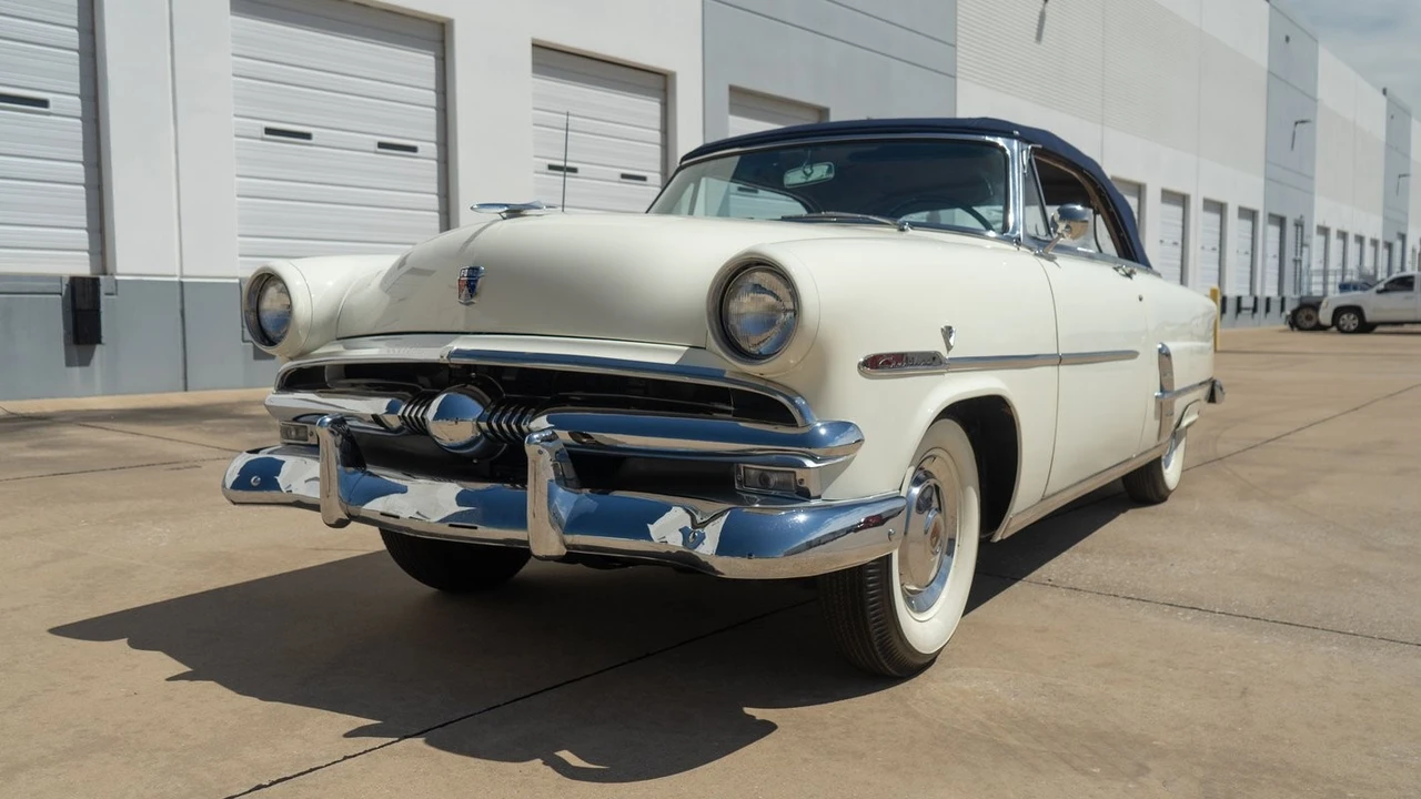 1953 Ford Crestline - Image 4 of 12