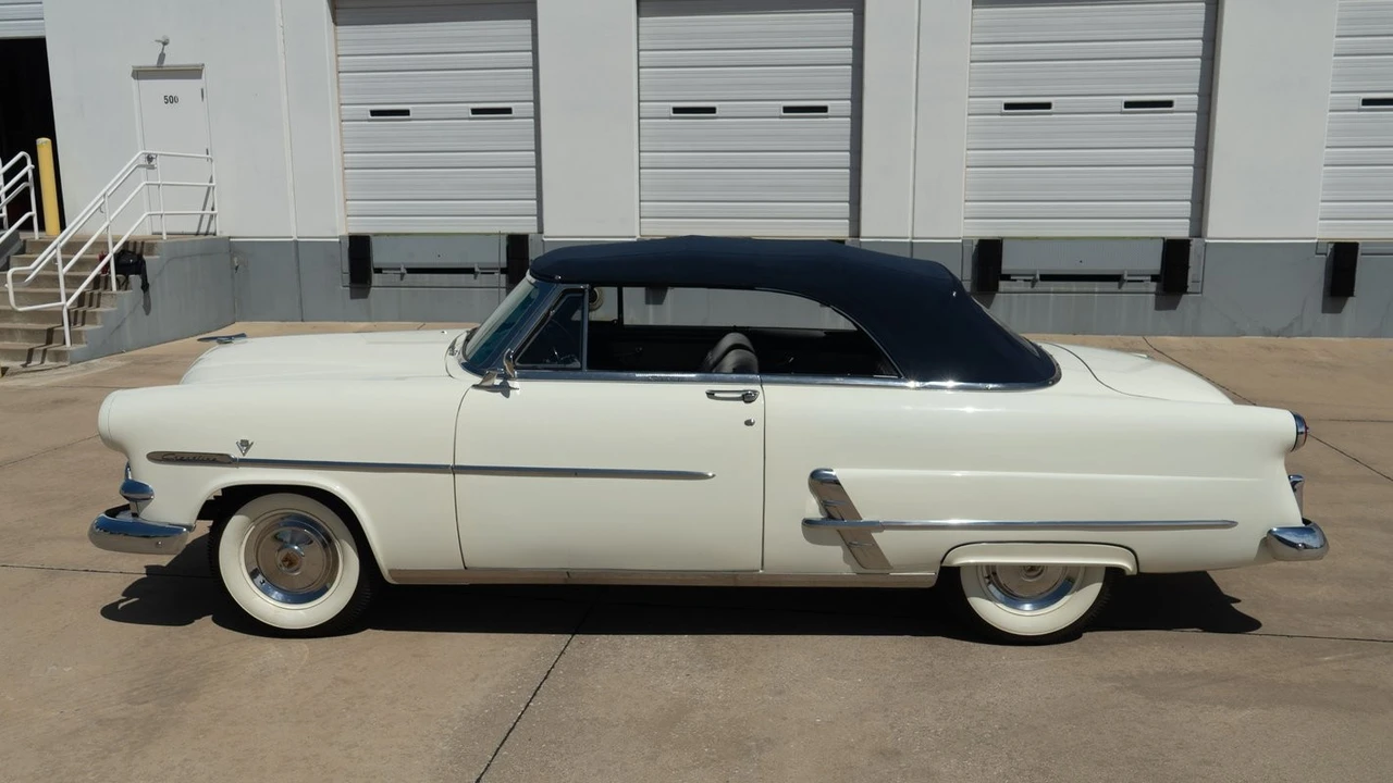 1953 Ford Crestline - Image 6 of 12