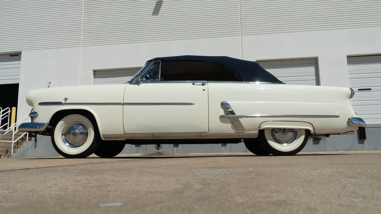 1953 Ford Crestline - Image 9 of 12