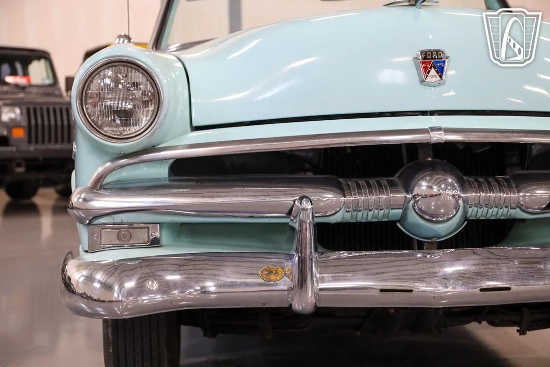 1953 Ford Crestline - Image 9 of 12