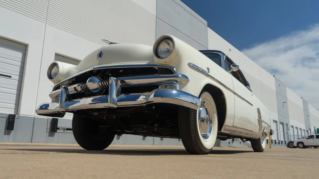 1953 Ford Crestline - Image 5 of 12