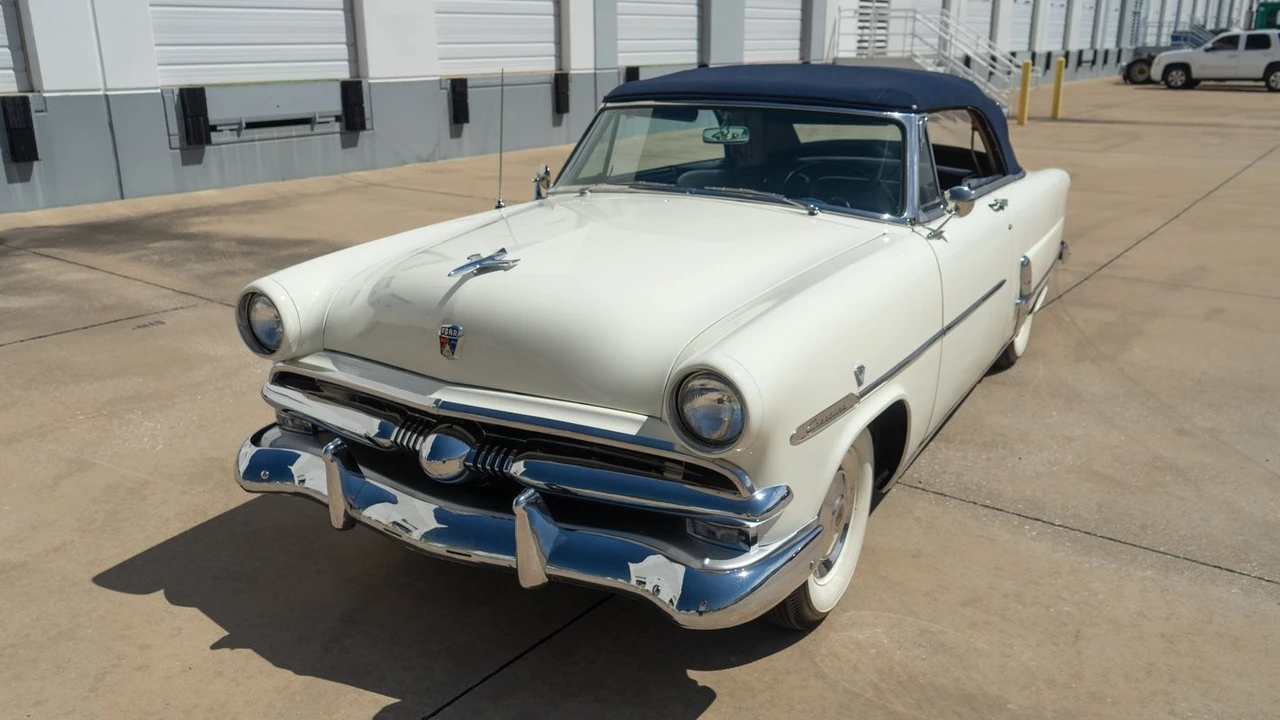 1953 Ford Crestline - Image 3 of 12