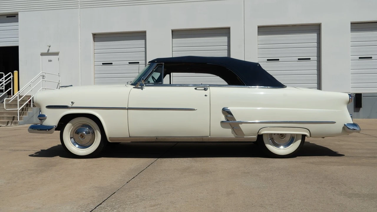 1953 Ford Crestline - Image 8 of 12