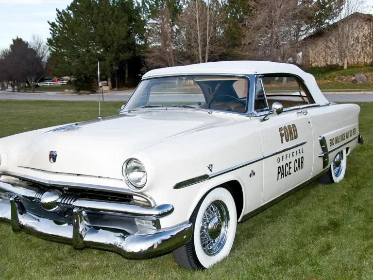 1953 Ford Crestline - Image 2 of 30