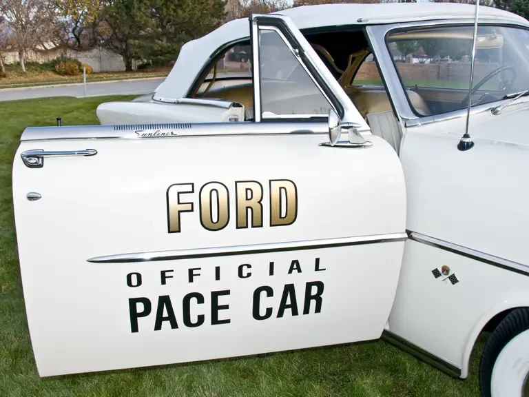 1953 Ford Crestline - Image 21 of 30