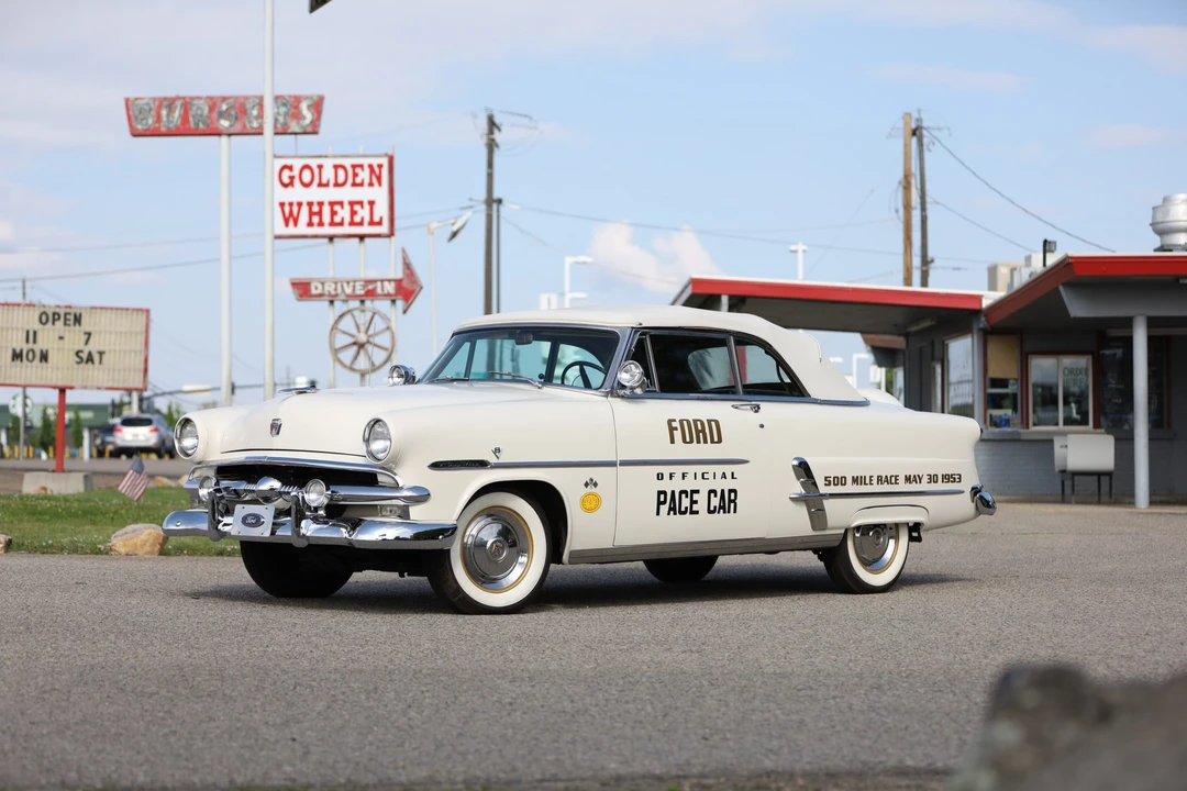 1953 Ford Crestline - Image 2 of 31